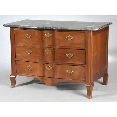 COMMODE with crossbow front in solid mahogany...