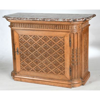 BUFFET BAS LOUIS XIV en chêne à décor de...