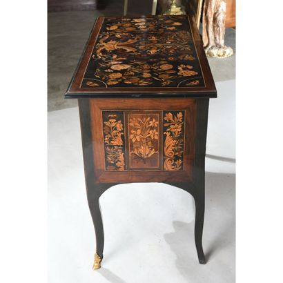 COMMODE RÉGENCE à plateau bois en placage...