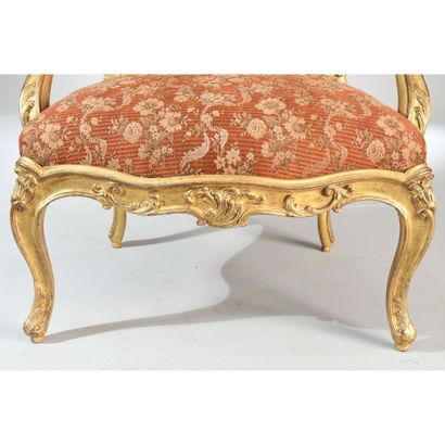 PAIRE DE FAUTEUILS A CHASSIS LOUIS XV en...