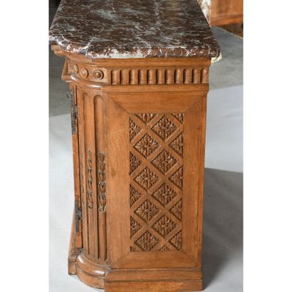 BUFFET BAS LOUIS XIV en chêne à décor de...