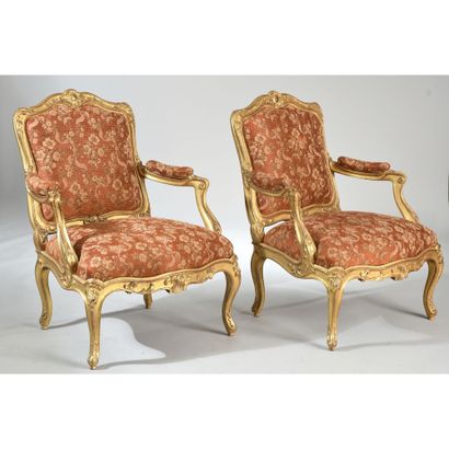 PAIRE DE FAUTEUILS A CHASSIS LOUIS XV en...