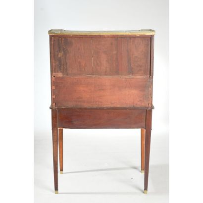 PETIT BUREAU A CYLINDRE LOUIS XVI en acajou...