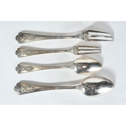 Emile PUIFORCAT. COFFRET DE 24 COUVERTS (12...