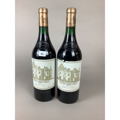2 Btles Château HAUT-BRION, 1er Grand Cru,...