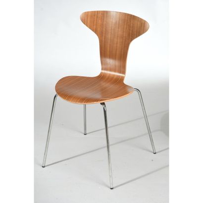 JACOBSEN Arn. (1902-1971). SUITE DE 10 CHAISES...