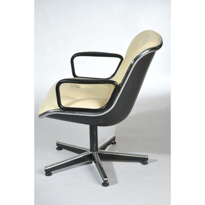 JACOBSEN Arn. (1902-1971). OFFICE CHAIR model...