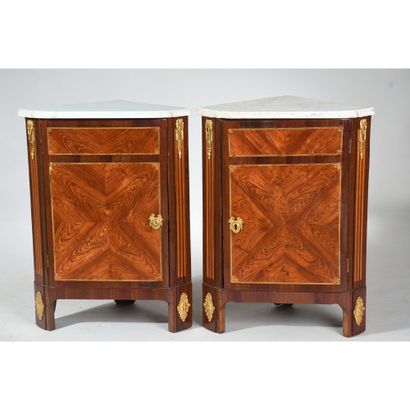 PAIR OF ENCOIGNURES LOUIS XVI with flat front...