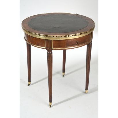TABLE BOUILLOTTE LOUIS XVI with its stopper...