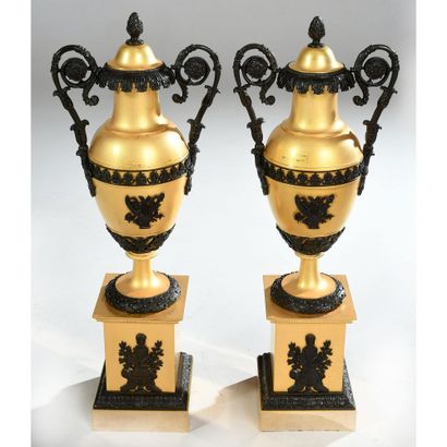 PAIR OF CASSOLETTES CHARLES X in gilt bronze...
