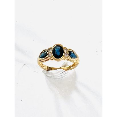 Ring in yellow gold 750°/°° set with a sapphire,...