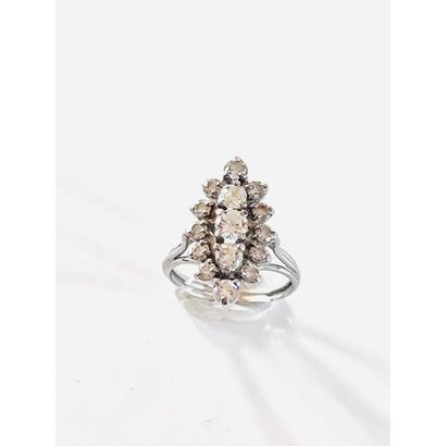 Marquise ring in white gold 750°/°° decorated...