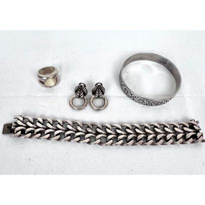 Lot of silver jewels including : 1 Soft bracelet...