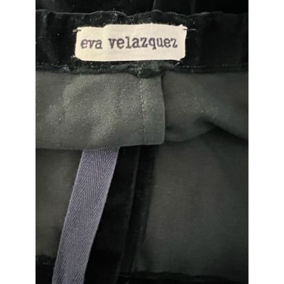 EVA VELASQUEZ. Pants in black velvet panne....