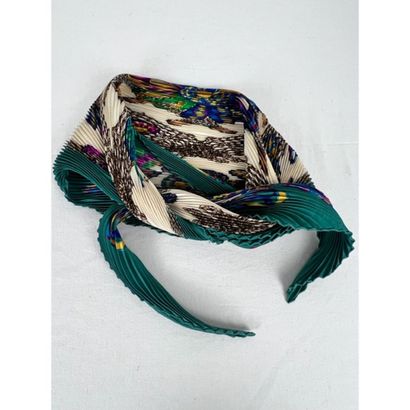 HERMES Paris. Pleated silk square 
