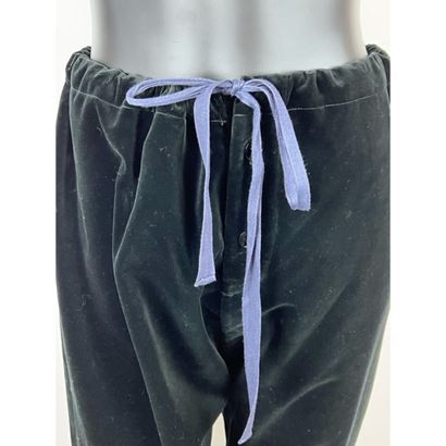 EVA VELASQUEZ. Pants in black velvet panne....