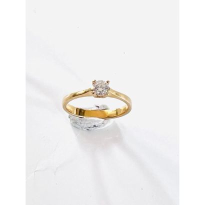 Solitaire ring in yellow gold 750°/°° with...