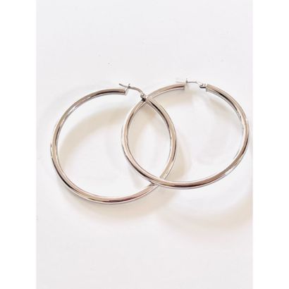 IMPORTANT PAIR OF CREOLES EARRINGS in white...
