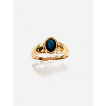 Ring in yellow gold 750°/°° set with a sapphire...
