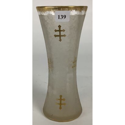 DAUM (attributed to). VASE in frosted and...