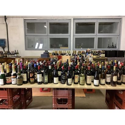 FORT LOT de Plus de 150 Btles de Vins de...