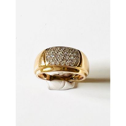 Yellow gold signet ring 750°/°° decorated...