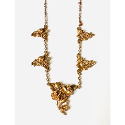 1900. NECKLACE in yellow gold 750°/°° decorated...