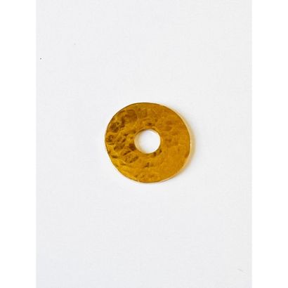 DINH VAN. Yellow gold pendant 750°/°° hammered...