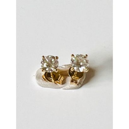 PAIR OF EARRINGS in yellow gold 750°/°° decorated...