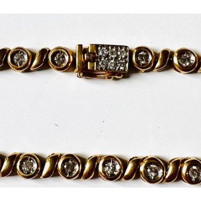 BRACELET line in yellow gold 750°/°° set...