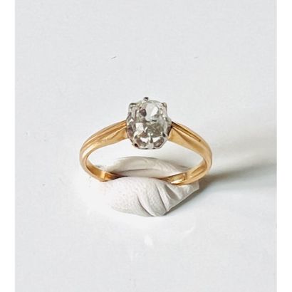 Solitaire ring in 2 gold 750°/°° set with...