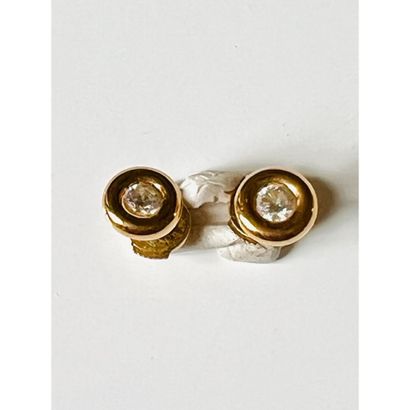 PAIR OF EAR PUCES in yellow gold 750°/°°...