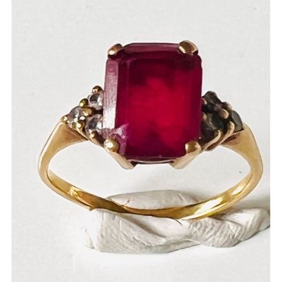 Antique yellow gold ring with a rectangular...