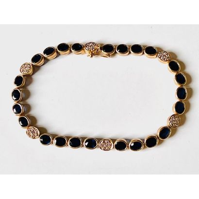 BRACELET line in yellow gold 750°/°° set...
