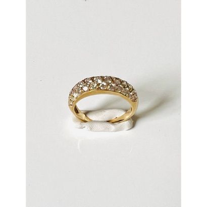 Ring in yellow gold 750°/°° paved with diamonds...