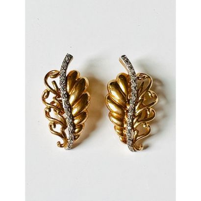 PAIR OF LEAF EAR CLIPS in yellow gold 750°/°°...