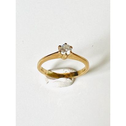 Solitaire ring in yellow gold 750°/°° with...