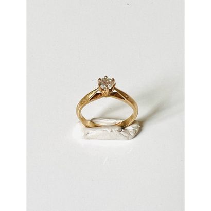 Solitaire ring in yellow gold 750°/°° with...