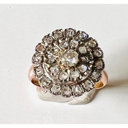 A yellow gold 750°/°° flower ring set with...