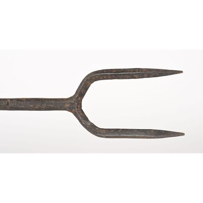 LOUIS XVI iron BUCHE with 2 prongs. Pine...