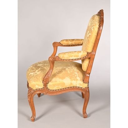 BELLE SUITE DE 4 FAUTEUILS LOUIS XV à dossier...