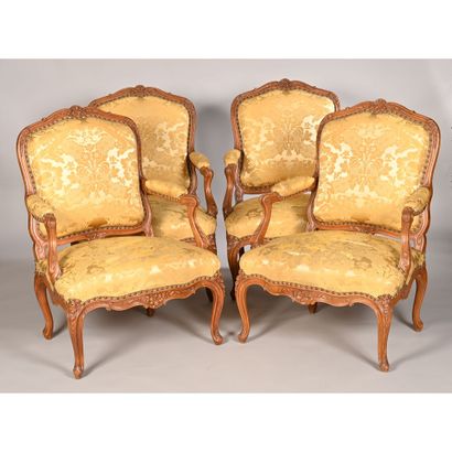 BELLE SUITE DE 4 FAUTEUILS LOUIS XV à dossier...