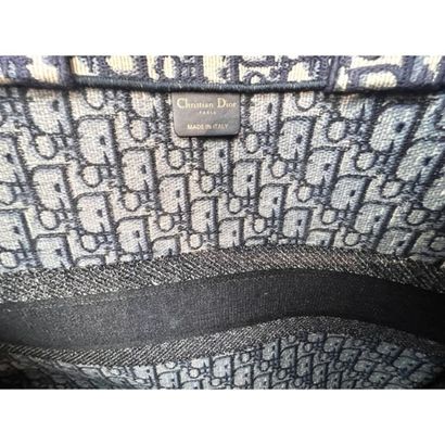 DIOR. Sac cabas Dior Book Tote large en toile...