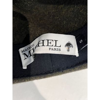 Maison MICHEL. Chapeau en feutre kaki. Bon...