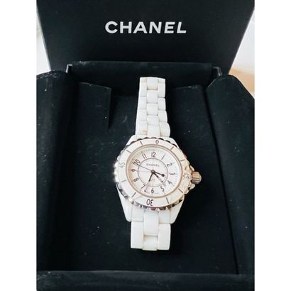 CHANEL. MONTRE J12 en céramique blanche....