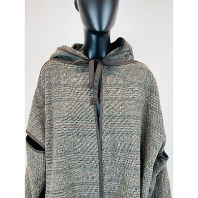 CELINE. Collection Hiver 2020. Manteau Burnou...
