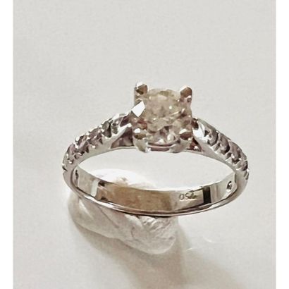 Solitaire ring in white gold 750°/°° set...