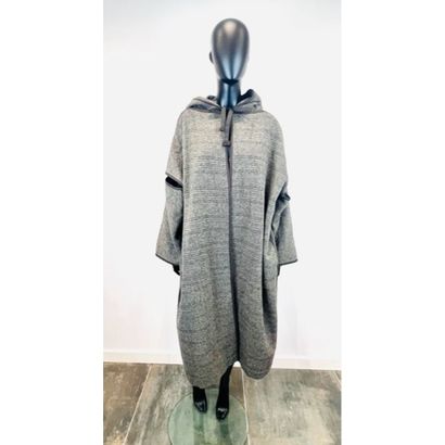 CELINE. Collection Hiver 2020. Manteau Burnou...
