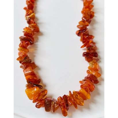 COLLIER en ambre.