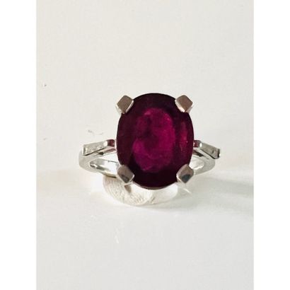 RING in white gold 750°/°° set with a synthetic...